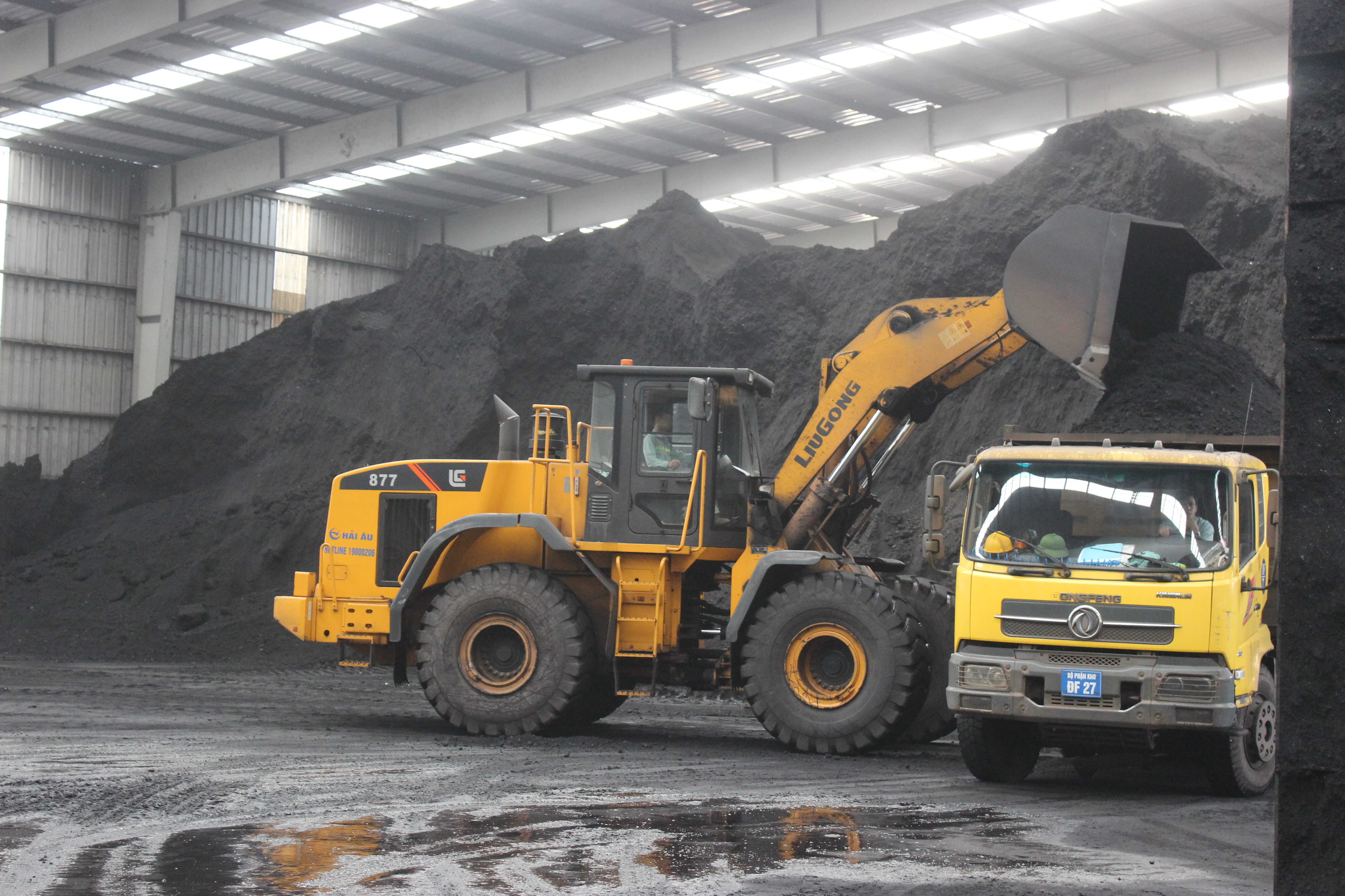 Máy Xúc Lật Liugong CLG877H – Gầu 5.8m³ Bản Cao Cấp, Sức Nâng 7 Tấn